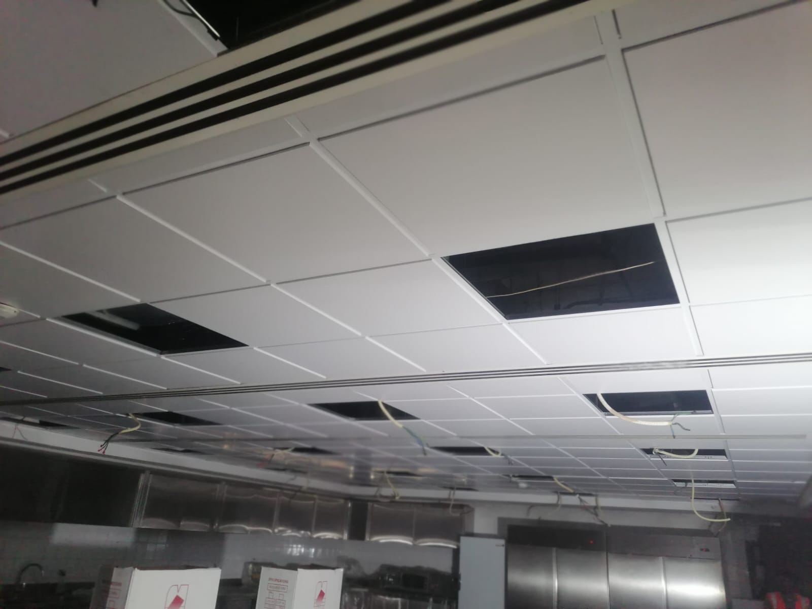 سقف معلق تجاري